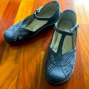 Navy Jambu Shoes size 9.5